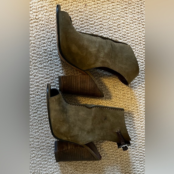 Army green suede Coach sandal 7.5 - Picture 8 of 9